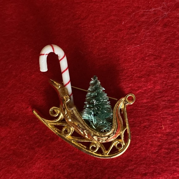 Vintage Sleigh Christmas Brooch Pin - Picture 1 of 16